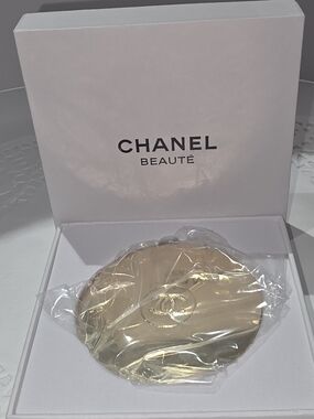 CHANEL Beauté Gold Compact Mirror